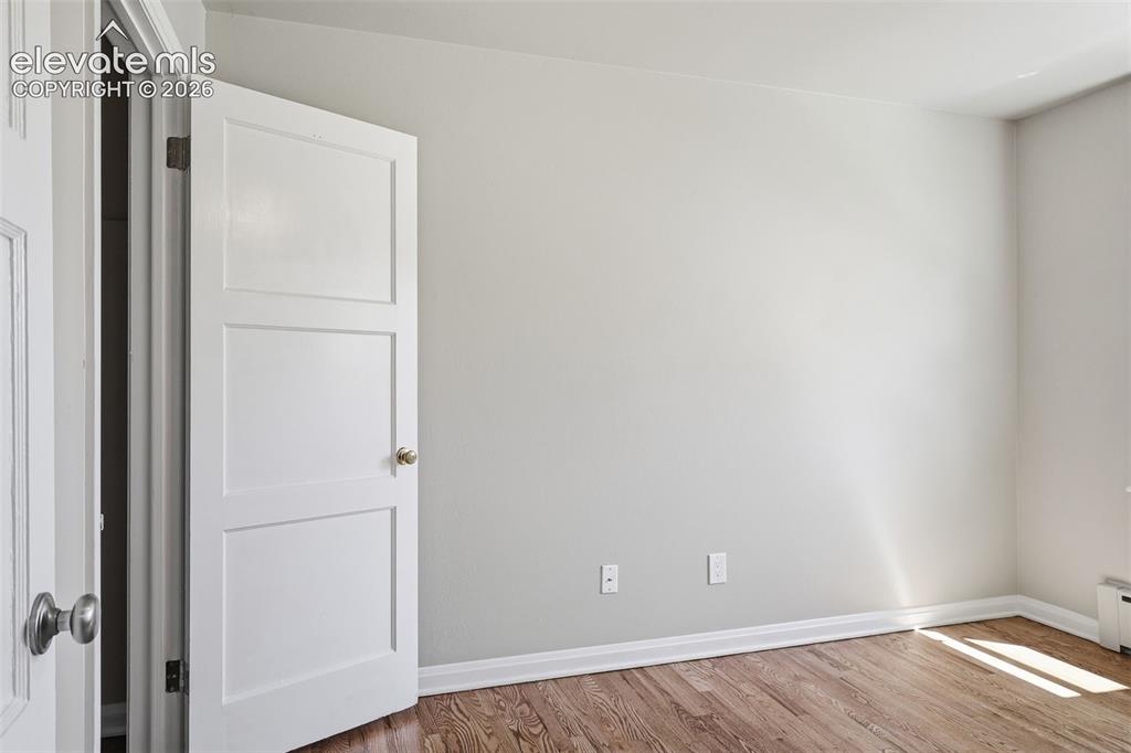 Image 16 of 30: Bedroom