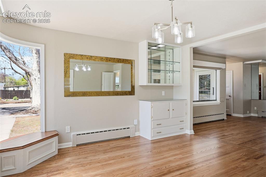 Image 6 of 30: Dining Area