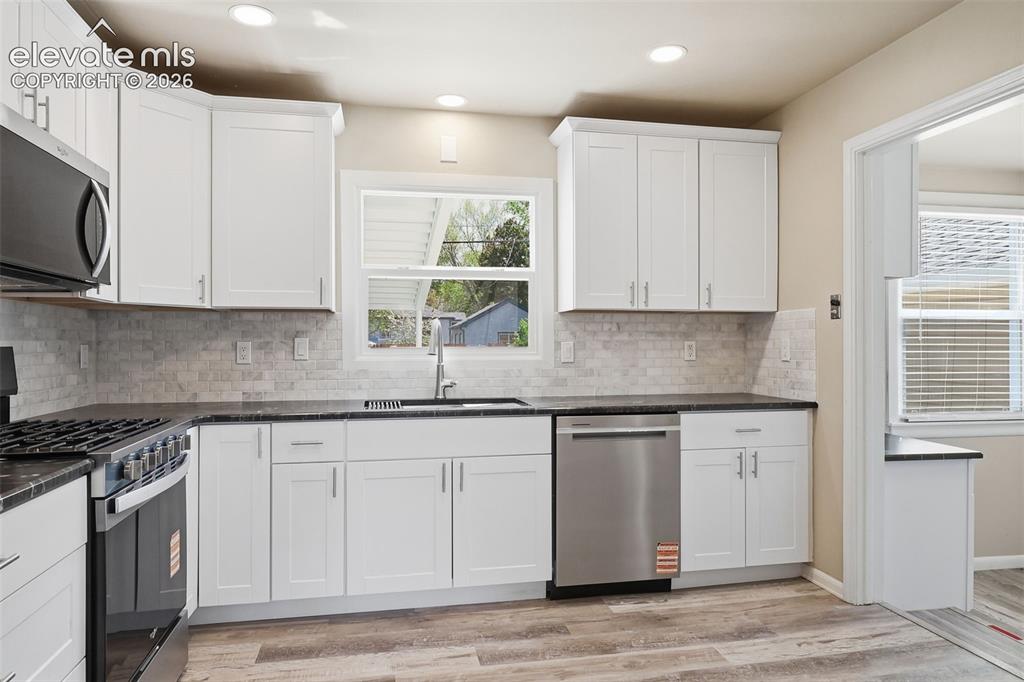 Image 8 of 30: Kitchen