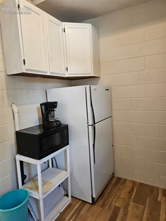 Image 15 of 20: Kitchen
