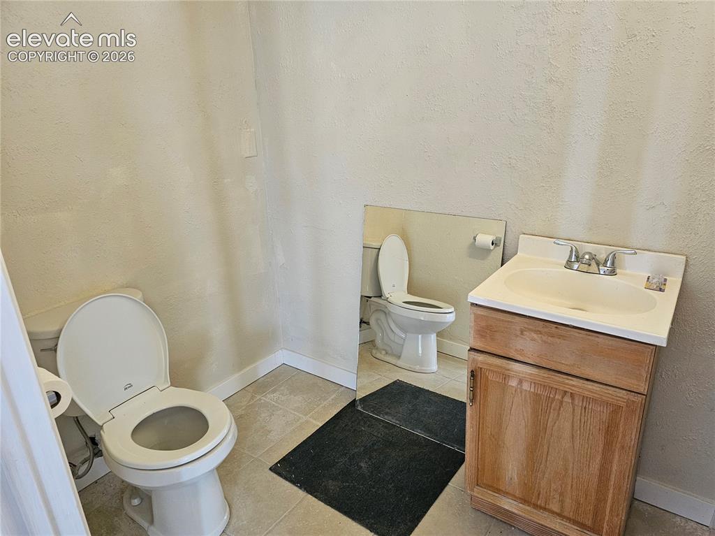 Image 18 of 20: Bathroom