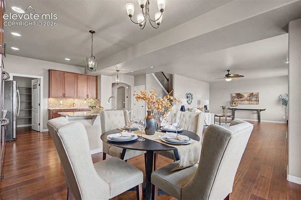 Image 10 of 50: Dining Area