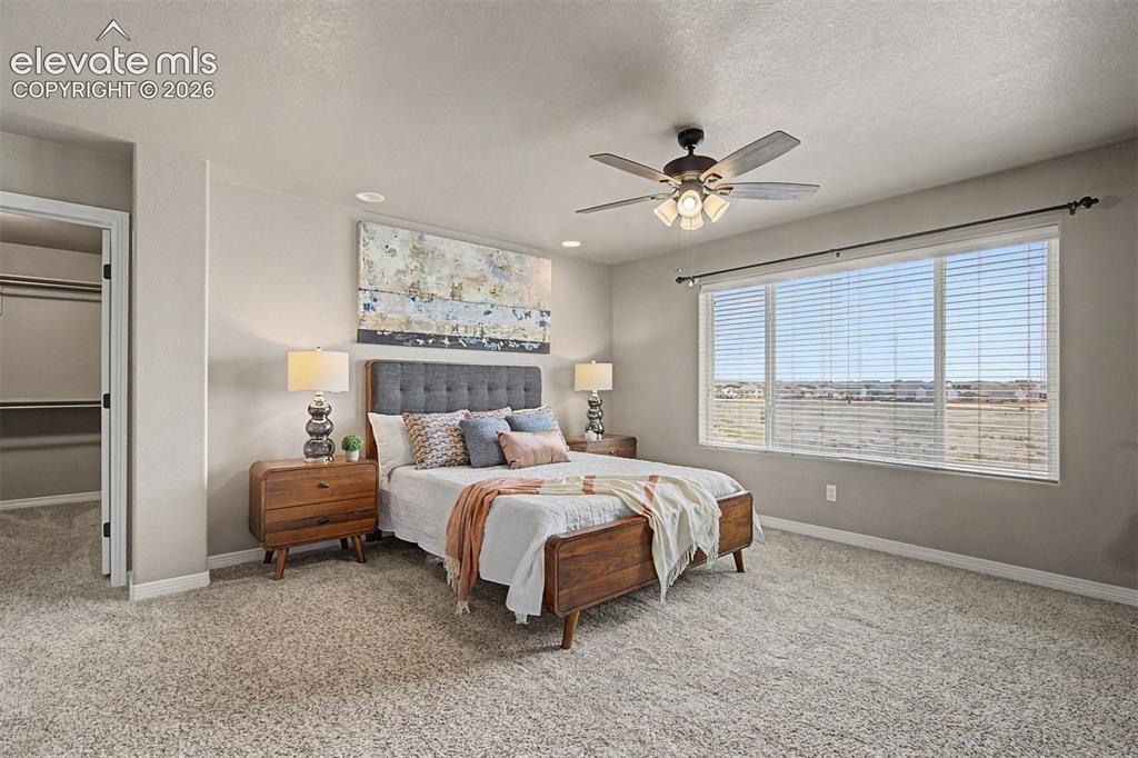 Image 19 of 50: Bedroom