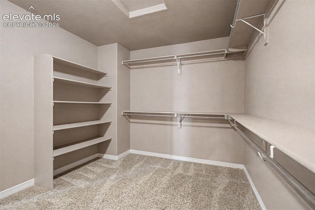 Image 20 of 50: Closet