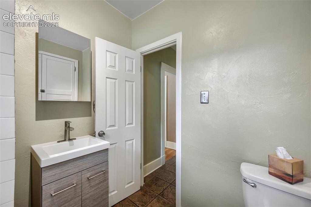 Image 17 of 25: Bathroom