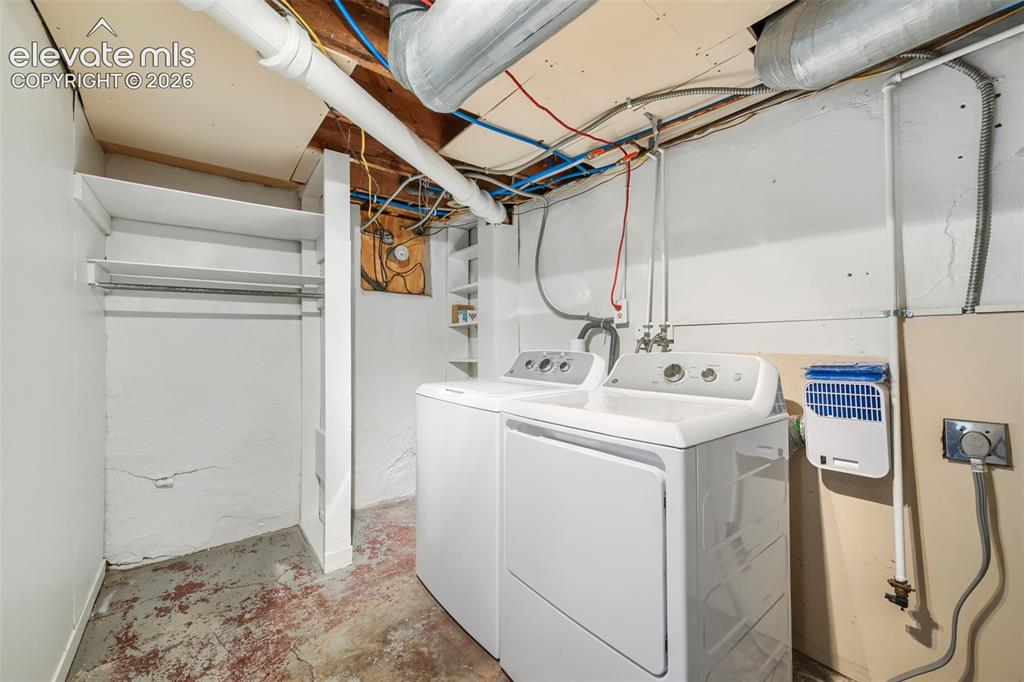 Image 19 of 25: Laundry