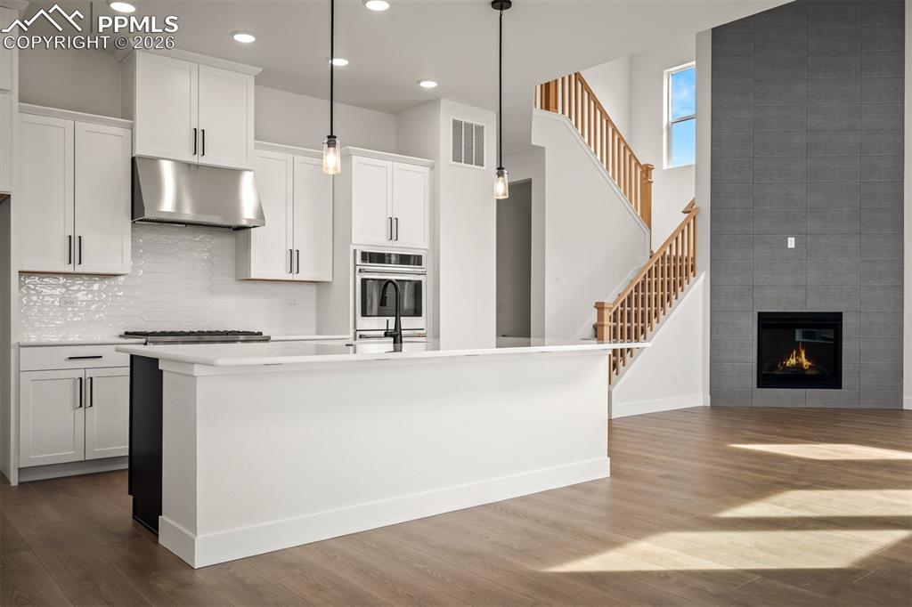 Image 11 of 37: Kitchen