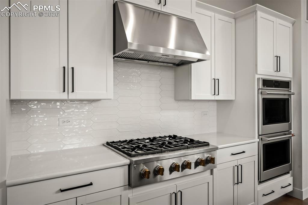 Image 12 of 37: Kitchen