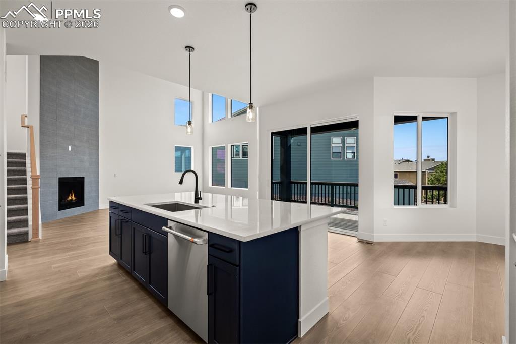 Image 15 of 37: Kitchen