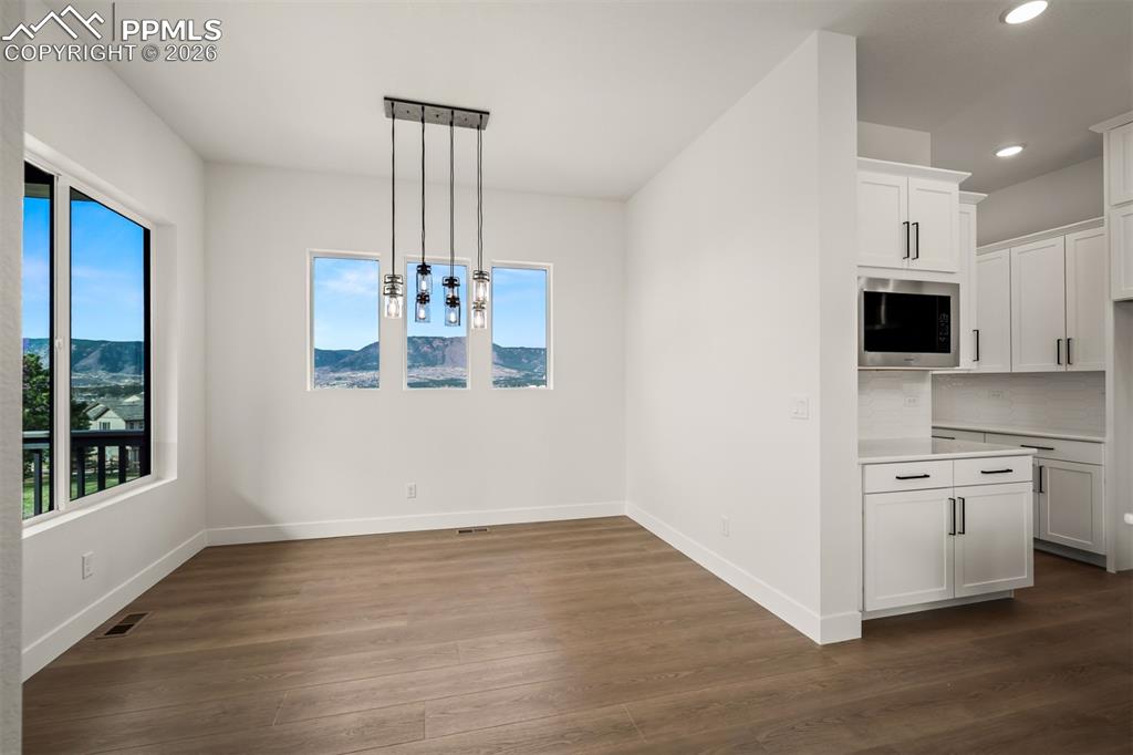 Image 17 of 37: Dining Area