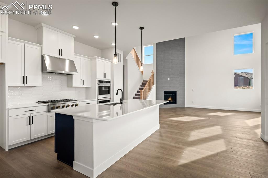 Image 9 of 37: Kitchen