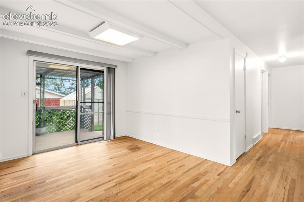 Image 10 of 46: Dining Area