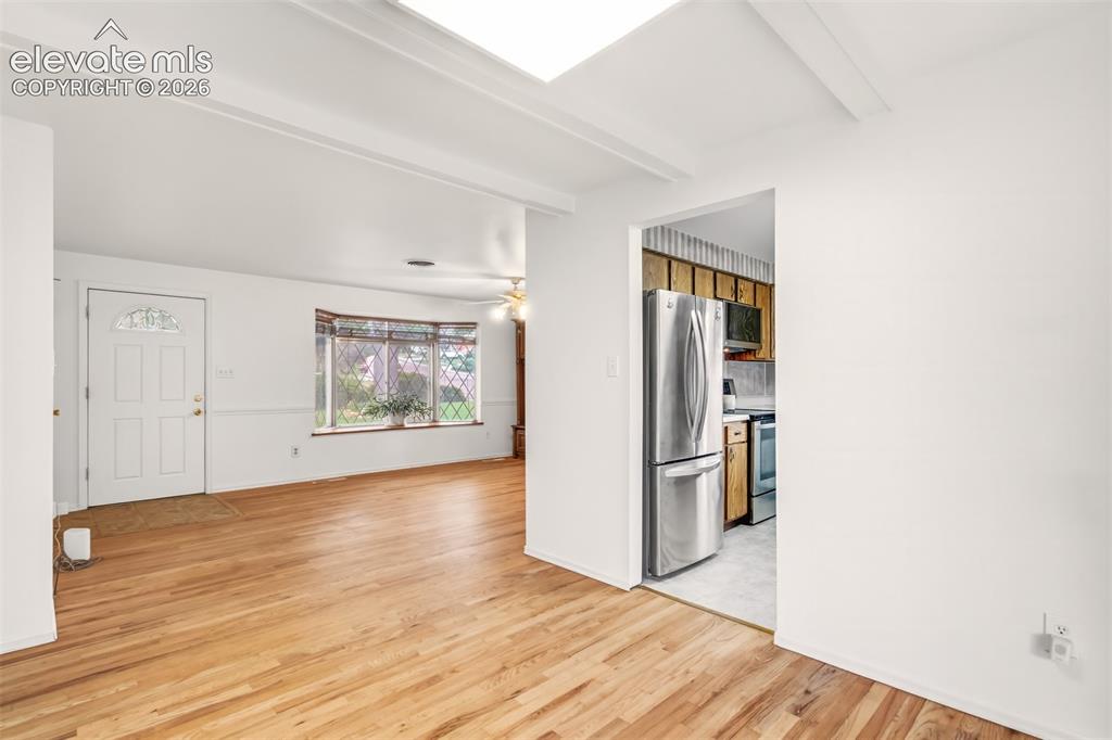 Image 11 of 46: Dining Area