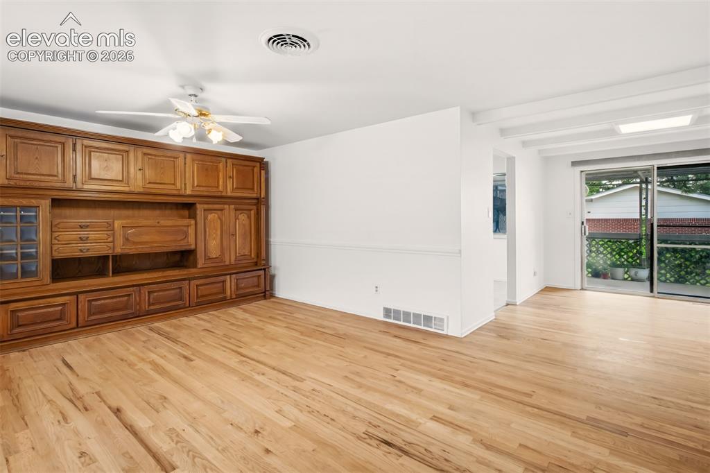 Image 5 of 46: Wall unit stays!