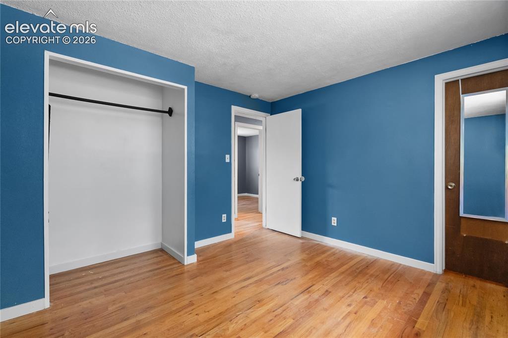 Image 16 of 24: Bedroom