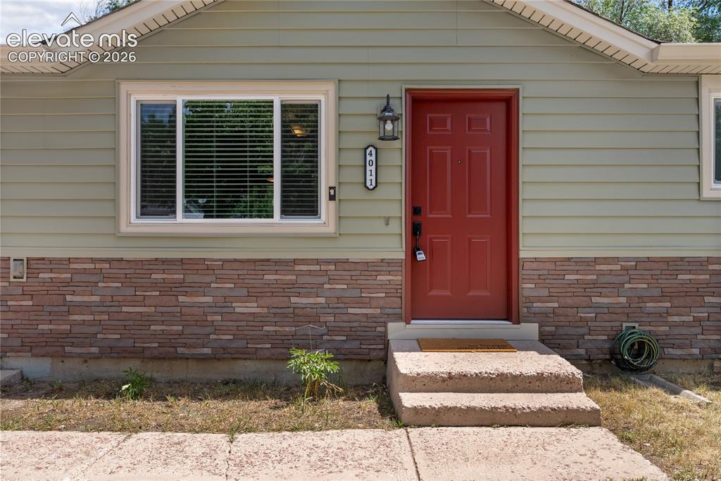 Image 4 of 24: Entry