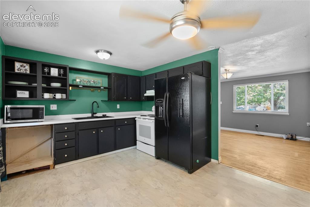Image 6 of 24: Kitchen
