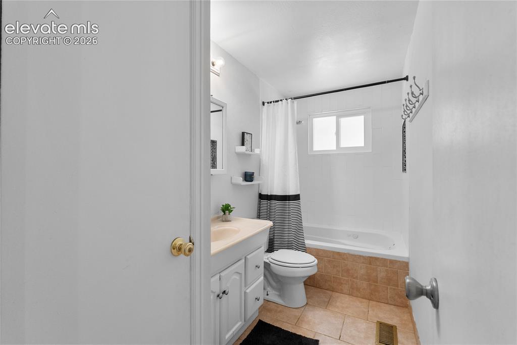Image 9 of 24: Bathroom