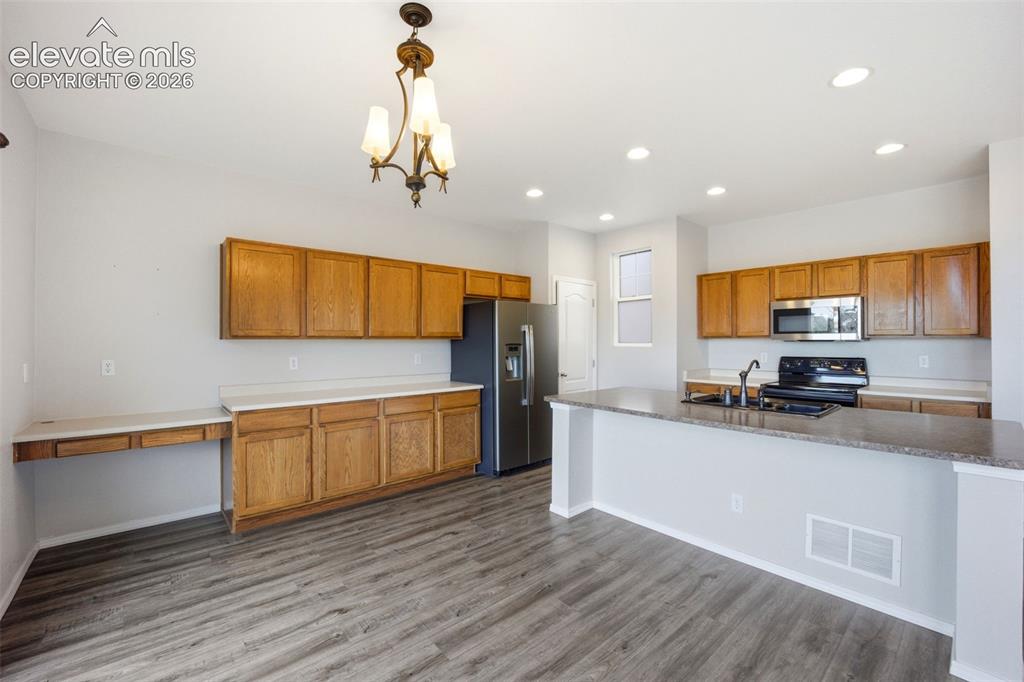 Image 12 of 49: Kitchen