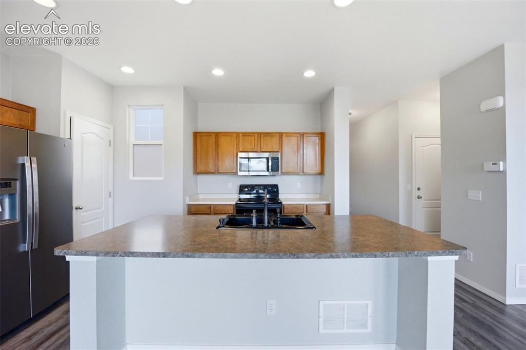 Image 13 of 49: Kitchen