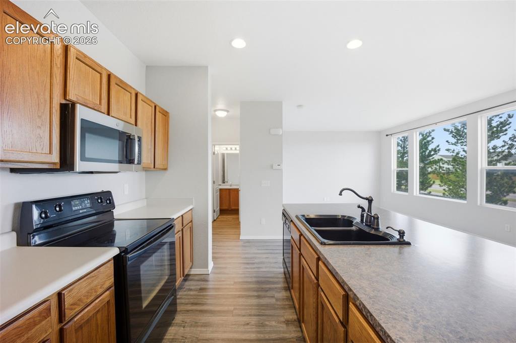 Image 14 of 49: Kitchen