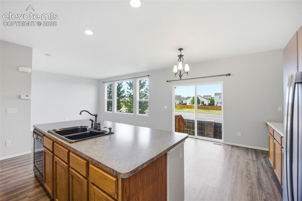 Image 15 of 49: Kitchen