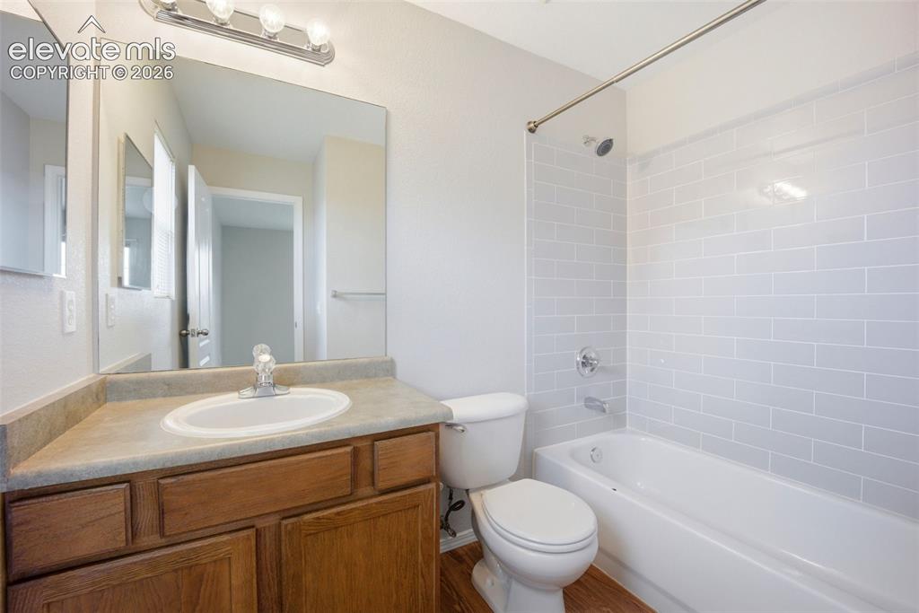 Image 24 of 49: Adjoining Bathroom