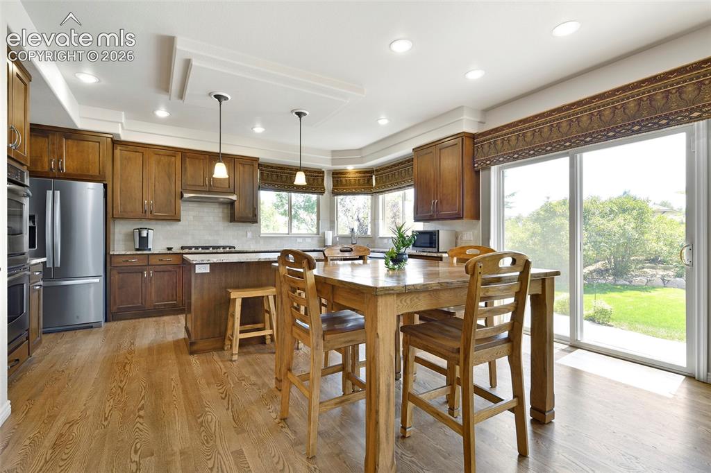 Image 12 of 46: Walkout Dining area