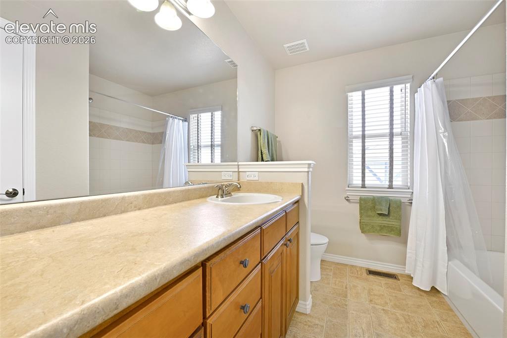Image 31 of 46: Upper Full bath