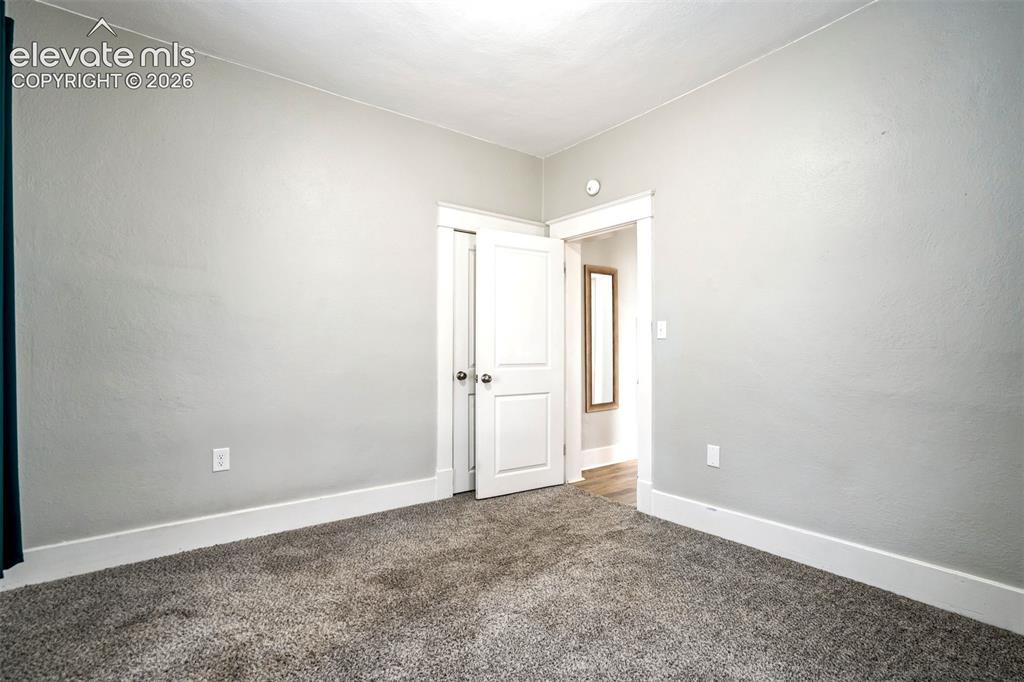 Image 16 of 36: Bedroom