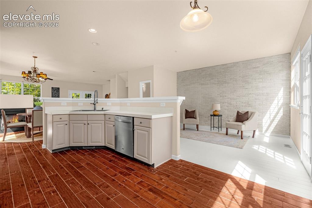 Image 11 of 36: Kitchen