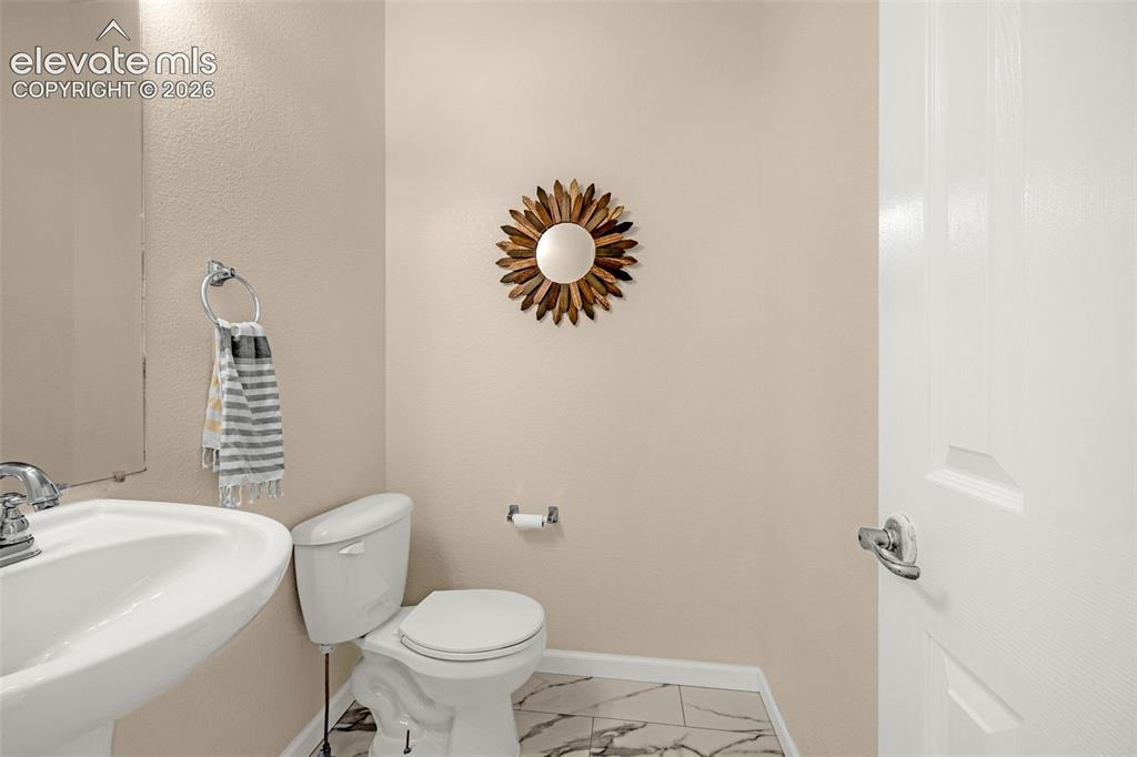 Image 21 of 36: Bathroom