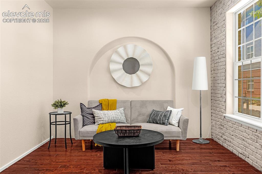 Image 4 of 36: Sitting Room