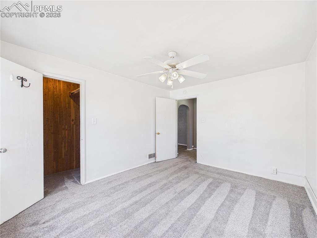 Image 11 of 31: Bedroom