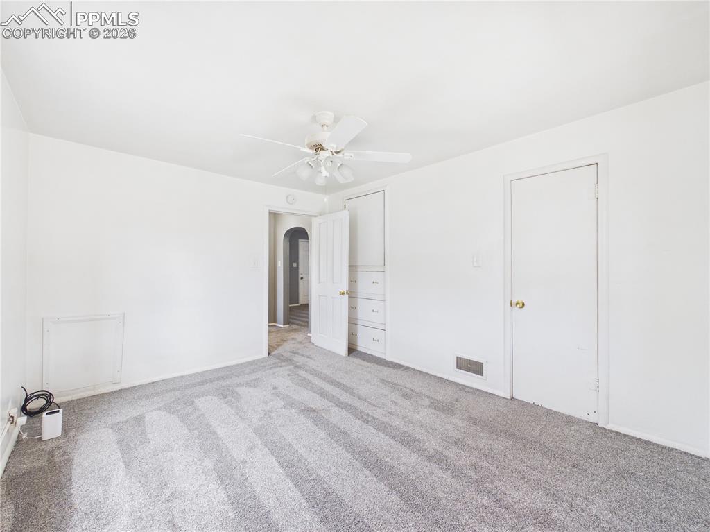 Image 15 of 31: Bedroom