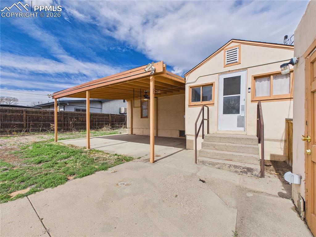 Image 27 of 31: Patio