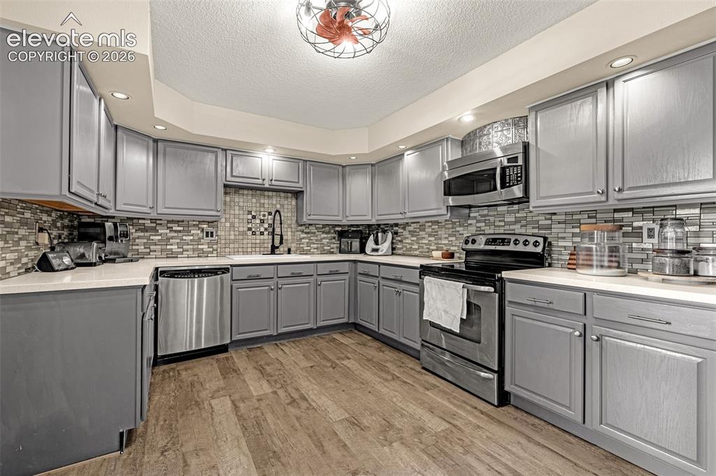 Image 10 of 48: Kitchen