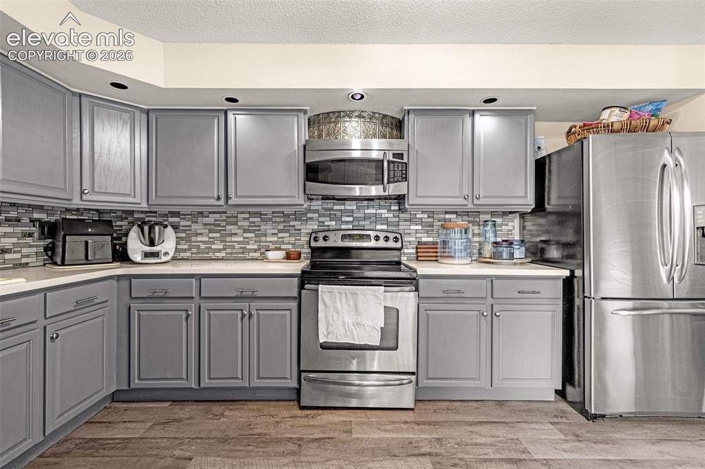 Image 11 of 48: Kitchen