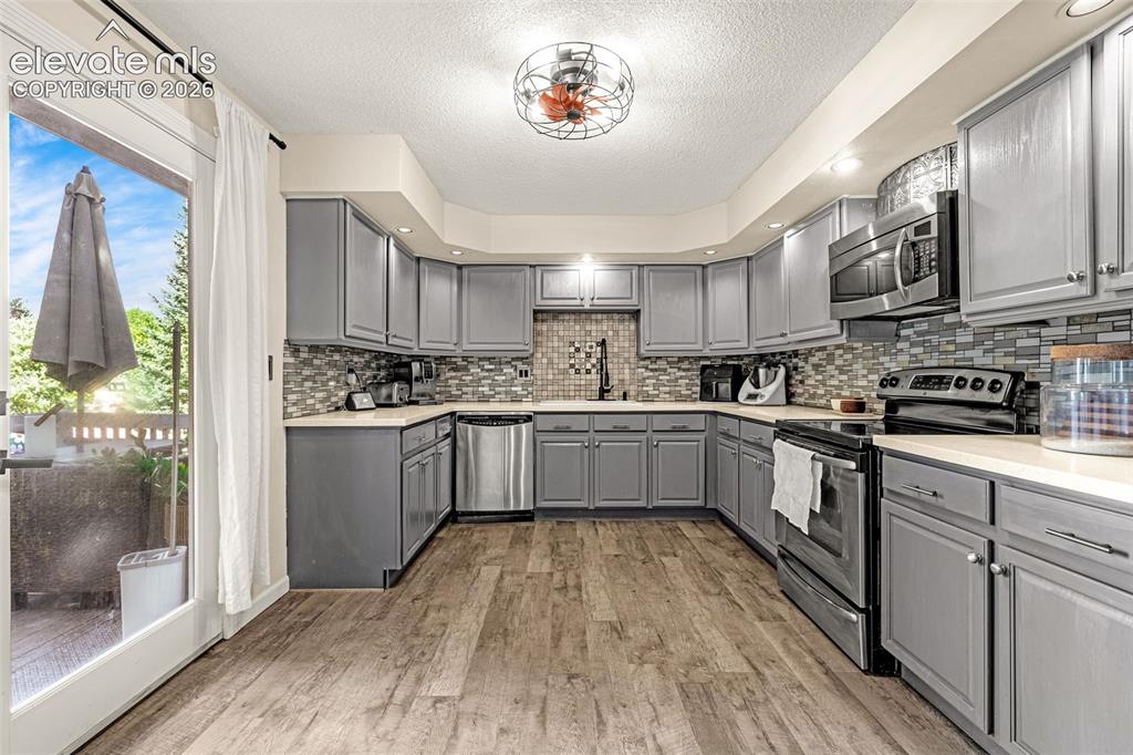 Image 9 of 48: Dining Area