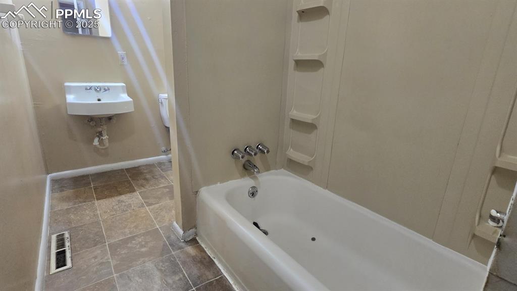Image 3 of 15: Bathroom