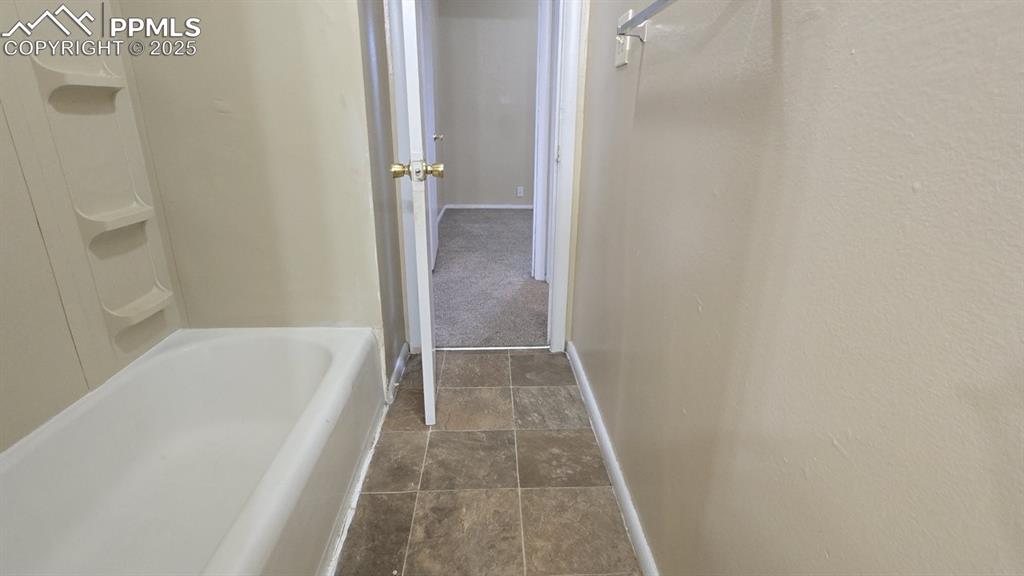 Image 5 of 15: Bathroom