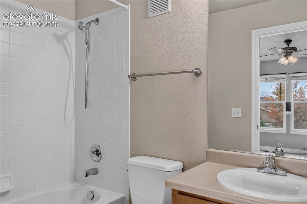 Image 30 of 36: Bathroom