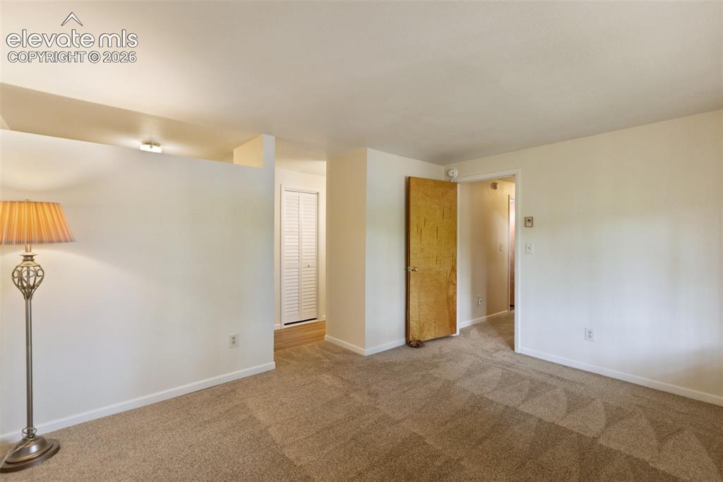 Image 19 of 37: Bedroom suite