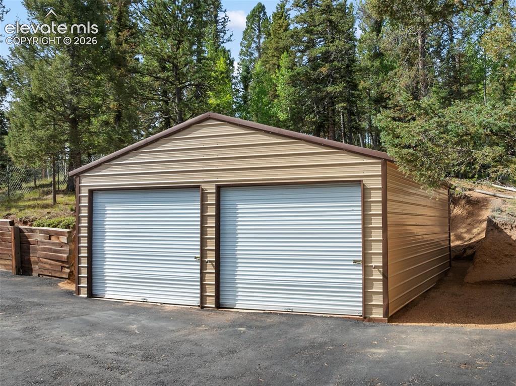 Image 25 of 37: Bonus 2 car detached garage. 
