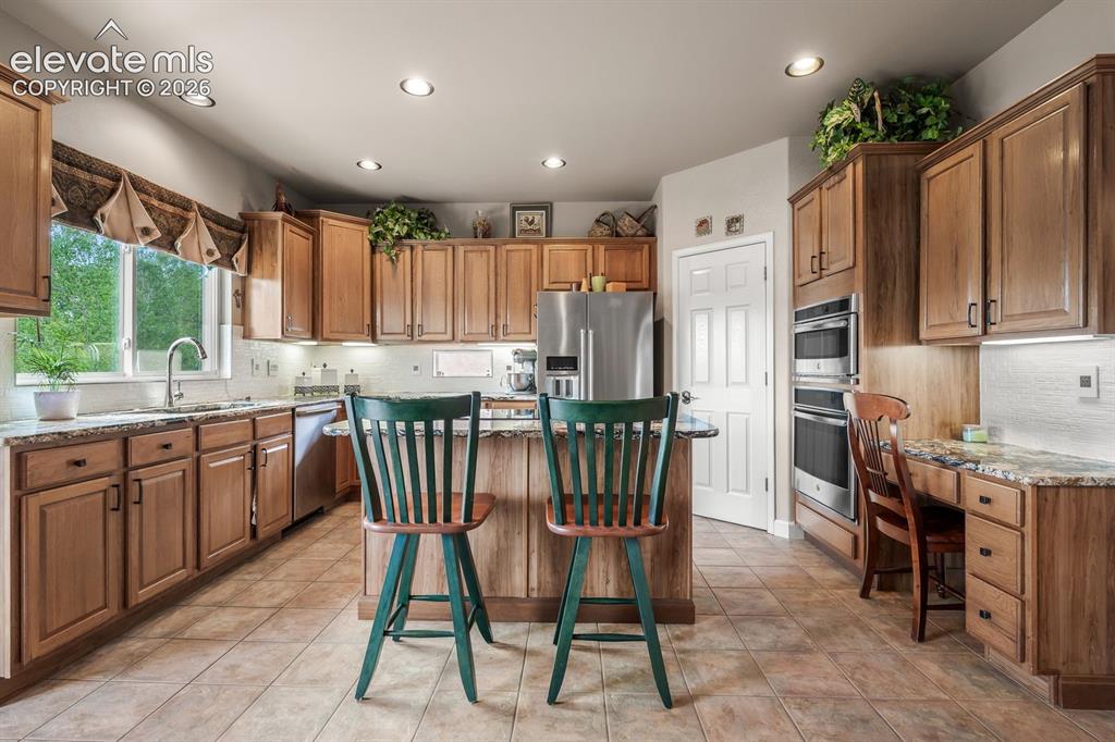 Image 11 of 45: Kitchen
