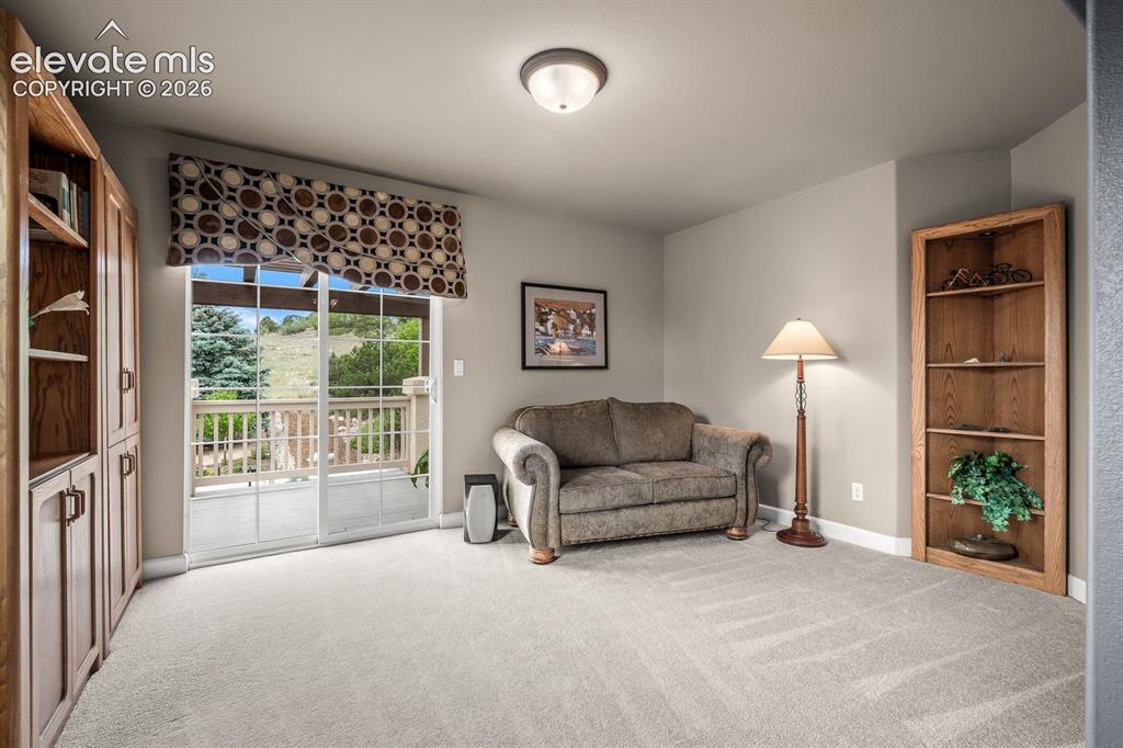 Image 19 of 45: Sitting Room