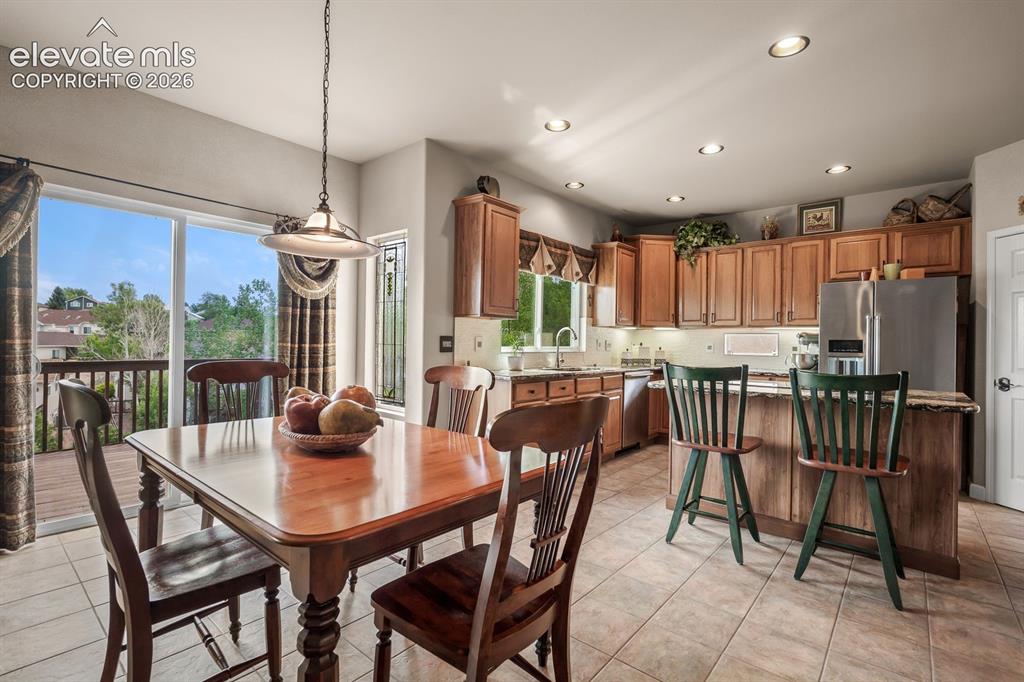 Image 5 of 45: Dining Area