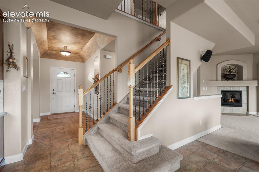 Image 7 of 45: Entrance Foyer