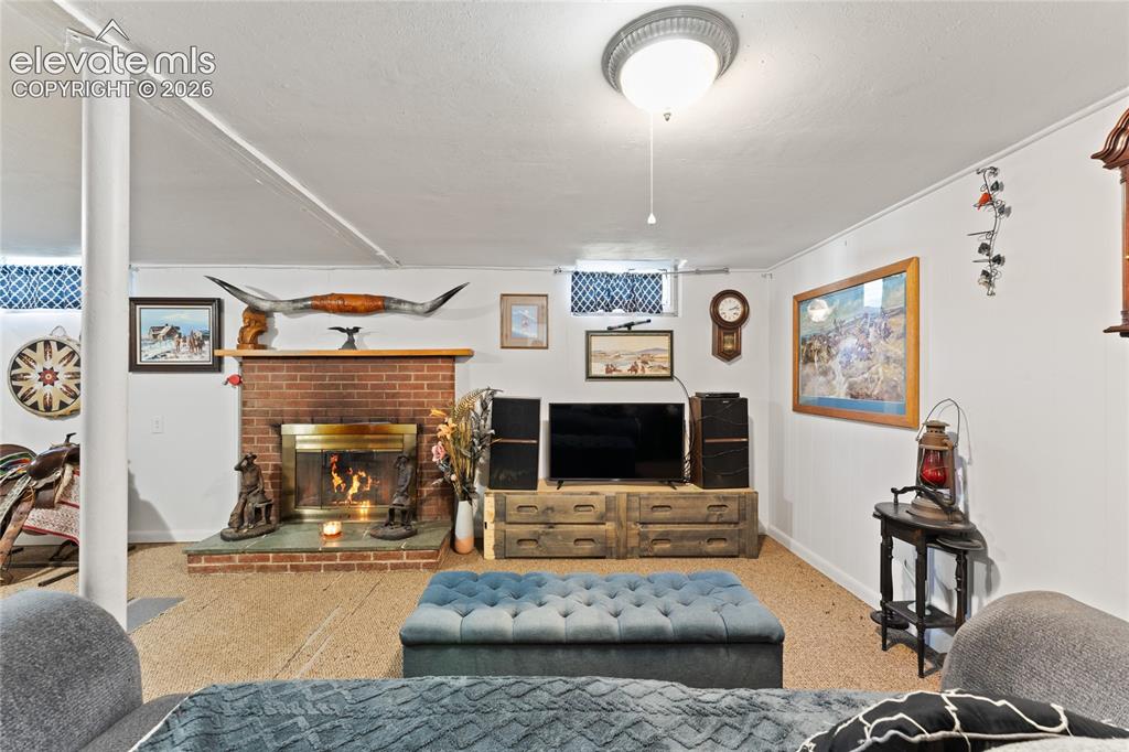 Image 16 of 22: Living Room