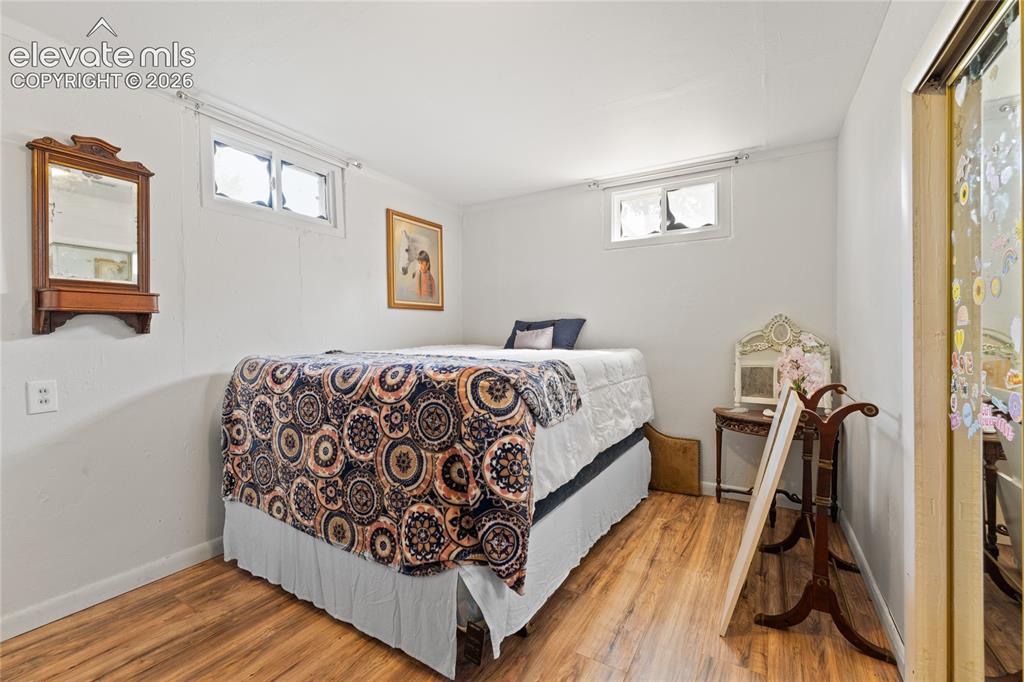 Image 17 of 22: Bedroom